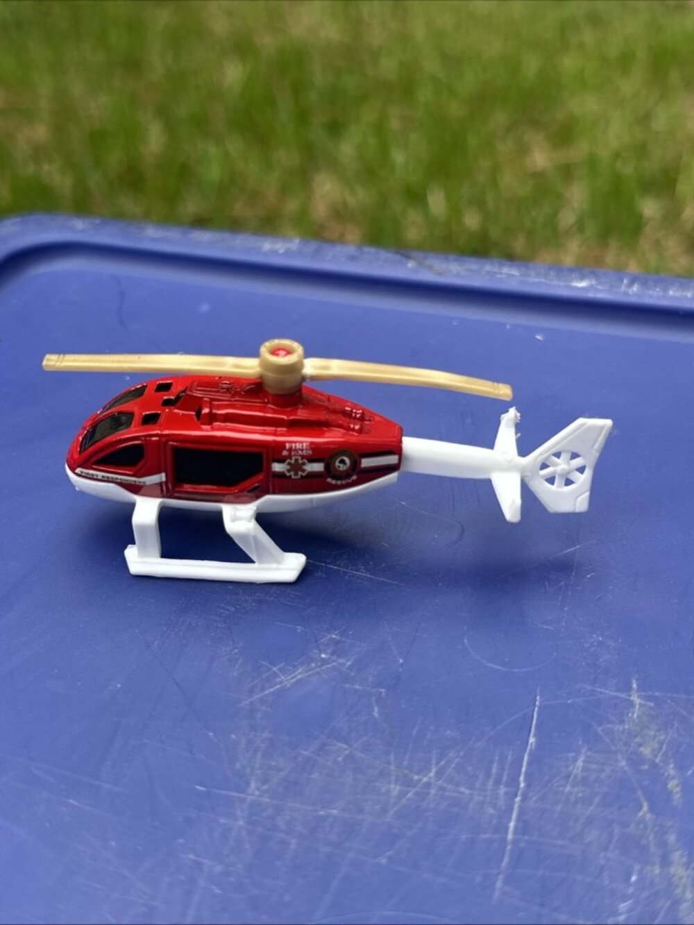 2001 Matchbox Rescue Helicopter Fire EMS Red Gold 1:64 Scale Diecast Toy Mattel